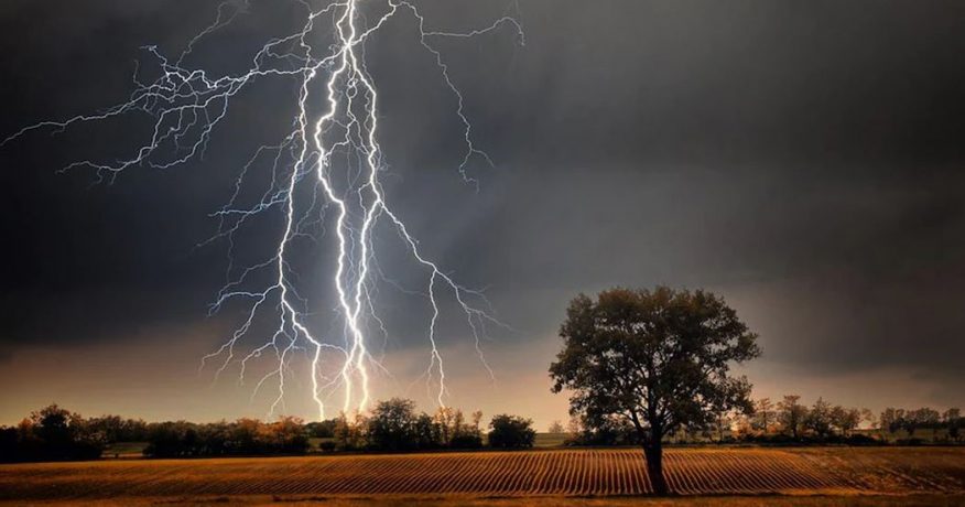 चट्याङ लागेर बाबु-छोराको मृत्यु