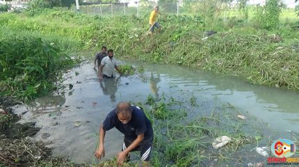 सफा नहरको कल्पना : फोहोर नफाल्न आग्रह गर्दै निरन्तर सरसफाइ