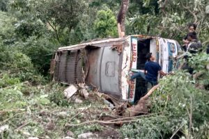 धनकुटामा बस पल्टिँदा २६ जना घाइते