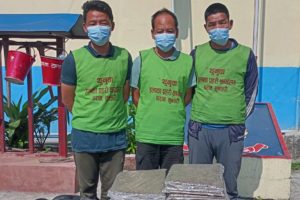 भेडेटारबाट धरान आउँदै गरेको अटोमा गाँजा, बाबु-छोरासहित तीन जना पक्राउ