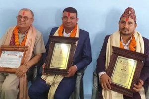 पत्रकारद्वय बुढाथोकी र भण्डारी पुरस्कृत