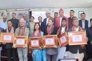 कोशी प्रदेशका सात पत्रकार एक/एक लाख नगदसहित सम्मानित