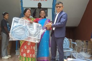 अपाङ्गता भएका व्यक्तिहरूलाई आवश्यक पर्ने सामग्री वितरण