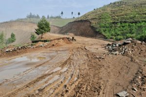 धमाधम हुँदैछ पाख्रीबास-फलाटे सडकखण्डको स्तरोन्नति 