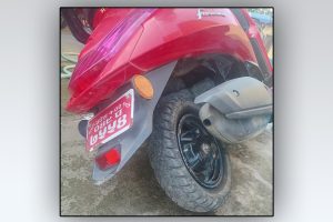 श्रीमानले कुदाएको स्कुटरको टायर पड्किदा श्रीमतीको मृत्यु