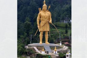 खोटाङको बुइपामा बनाइयो एक सय १० फिट अग्लो यलम्बरको प्रतिमा