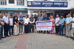 धनकुटा अस्पतालका बिरामीलाई फलफूल वितरण