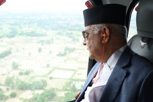 प्रधानमन्त्रीले गरे मधेशको सुख्खाग्रस्त क्षेत्रको अवलोकन (फोटो फिचर) 