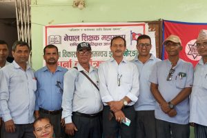 शिक्षा विकास तथा समन्वय इकाई अगाडि शिक्षकहरूको धर्ना