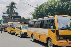 निजी विद्यालय सञ्चालकहरूको आन्दोलन : विराटनगरमा स्कुल बस नगर परिक्रमा 