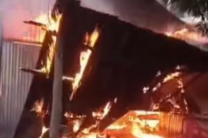 मोरङको रतुवामाईमा ग्यास लिक भएर आगलागी, नास्ता र किराना पसलमा क्षति