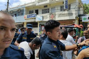 कोशी सञ्चार विधेयक संशोधनको माग गर्दै प्रदेशसभा अगाडि पत्रकारको प्रदर्शन