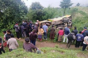 तेह्रथुमको बसन्तपुरमा बस दुर्घटना