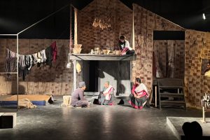 विराटनगरमा एक सातादेखि ‘एक चिहान’ नाटक निरन्तर मञ्चन