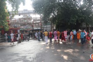 जोगबनीमा किनमेल गरेर फर्कँदै नेपाली उपभोक्ता (फोटो फिचर)