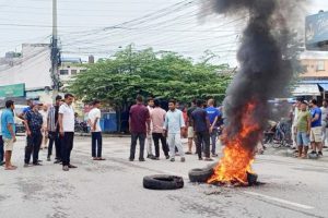 विराटनगरमा टायर बालेर प्रदर्शन