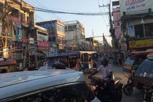 विराटनगरमा दशैँको भव्य सजावट, बाँसका स्वागतद्वारले थप्यो ट्राफिक जाम