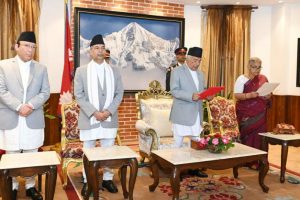 नवनियुक्त प्रधानमन्त्री कार्कीले लिइन् सपथ