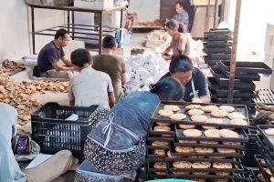 धनकुटाको पहिचान बन्दै नरिवल बिस्कुट