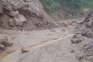 अविरल वर्षाका कारण रवि-राके-भेडेटार सडक खण्ड अवरुद्ध