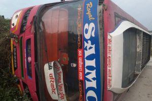 झापामा बस दुर्घटना हुँदा १९ जना घाइते (नामावलीसहित)