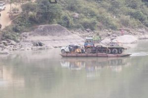 भोजपुरको सतिघाटस्थित अरुण नदीमा पुनः फेरी सञ्चालन