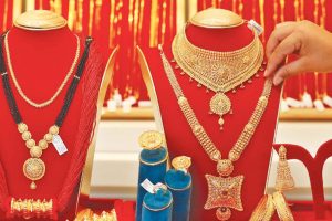 तोलामा ११ हजार ६ सय घट्यो सुनको भाउ