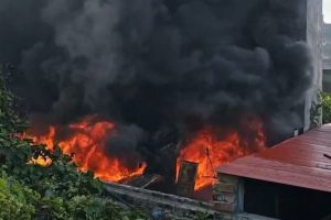 विराटनगरको सात घुम्तीनजिक भीषण आगलागी