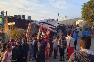 धनकुटामा स्कुल बस दुर्घटना हुँदा घाइते भएका चालकको मृत्यु