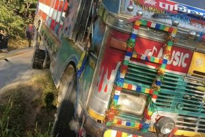 इलाममा ट्रक र स्कुटर ठोक्किँदा दुई जनाको मृत्यु