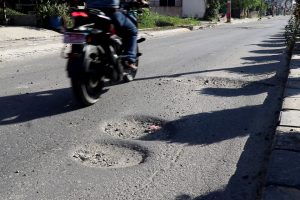 पुष्पलालचोक-तीनपैनी सडक : पहिला पूर्वकै नमूना, अहिले खाल्डै-खाल्डाको धराप