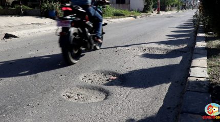 पुष्पलालचोक-तीनपैनी सडक : पहिला पूर्वकै नमूना, अहिले खाल्डै-खाल्डाको धराप