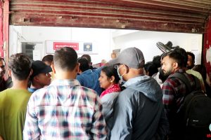 यातायात कार्यालय विराटनगरमा सेवाग्राहीको भीड, राजश्व सङ्कलन बढ्यो