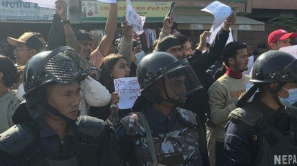 महेश बस्नेतलाई अबरोध गर्ने क्रममा धनगढीमा युवासंघ र जेनजीबीच झडप