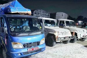 झापाबाट राजश्व छलिको सामानसहित तीन वटा गाडी नियन्त्रणमा