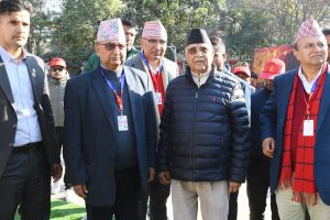 अध्यक्षमा केपी ओलीले फराकिलो अन्तर बनाउँदै