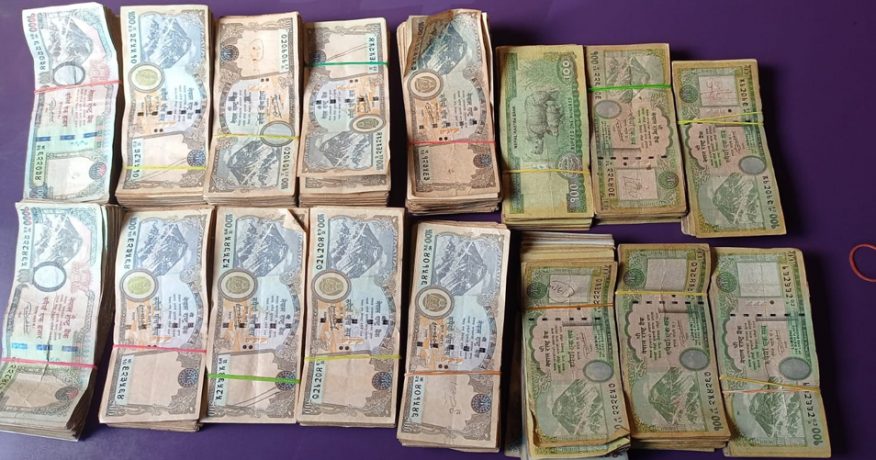 मोरङको कटहरीबाट स्रोत नखुलेको ४ लाख ६२ हजारसहित गाडी चालक पक्राउ