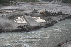 तमोर नदिमा अण्डरपास निर्माण गरिँदै