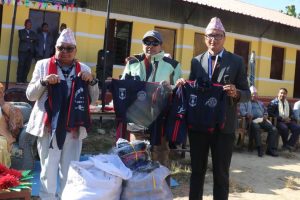 धनकुटाको श्री आधारभूत विद्यालयका विद्यार्थीलाई न्यानो कपडा वितरण