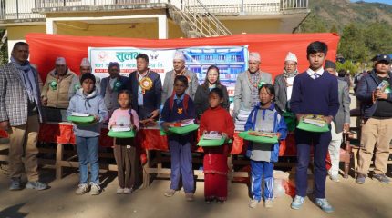 धनकुटाको सुलभ बचत सहकारीद्वारा कर्मचारी तथा विद्यार्थीलाई सम्मान