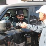 धनकुटामा गाडीबाट ओर्लिएनन् बालेन, समर्थकसँग गाडीबाटै हात मिलाए