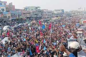 झापा–५ मा मनोनयन दर्ताका लागि निर्वाचन कार्यालयतर्फ लागे बालेन