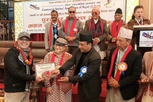 धनकुटाका साहित्यकार मुकुन्द प्रयास निर्वाण कला सम्मानबाट सम्मानित