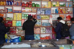 धनकुटाको लेगुवा बजारमा छड्के अनुगमन, अखाद्य बस्तु जफत गरि नस्ट