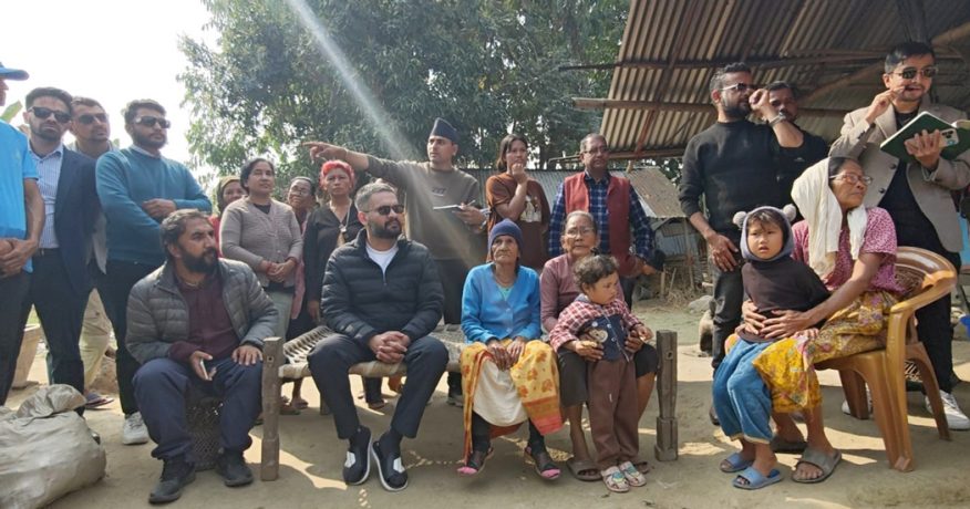 झापा–५ को सुकुम्बासी बस्तीका मतदातासँग बालेनले के भने ?