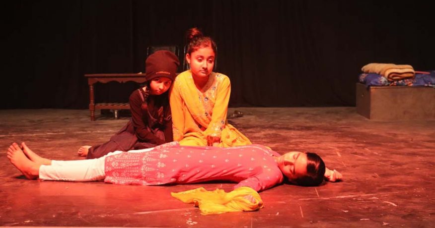 विराटनगरको आरोहण गुरुकुलमा विद्यार्थीहरूले प्रस्तुत गरे नाटक (फोटो फिचर)