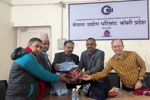 रंगेलीको त्रिभुवन माविलाई ३१ सेट जर्सी प्रदान 