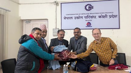 रंगेलीको त्रिभुवन माविलाई ३१ सेट जर्सी प्रदान 