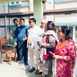 झापा–५ मा मतदाताका समस्या बुझ्न घरघरमा पुग्दै एमाले कार्यकर्ता