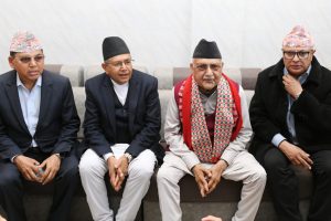 झापा पुगेर केपी ओलीले पत्रकारलाई सोधे– कस्तो हुँदैछ यहाँको माहोल ?